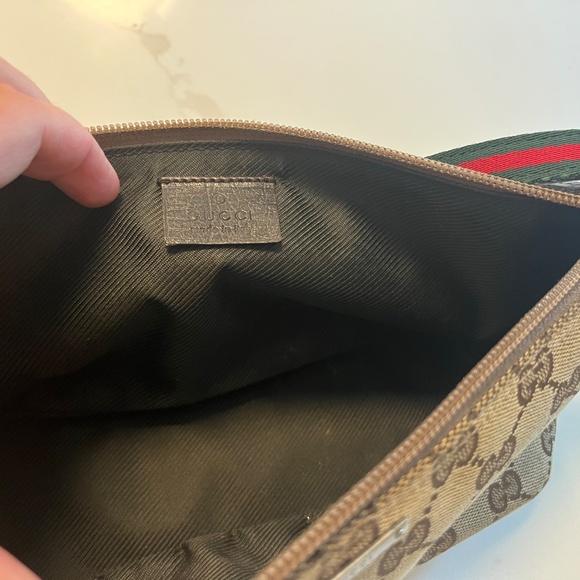 Gucci shoulder bag. - Picture 3 of 5